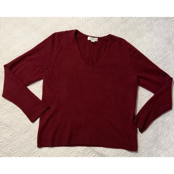 Treasure and bond
Maroon V-neck sweater 
Size medium - Picture 3 of 8
